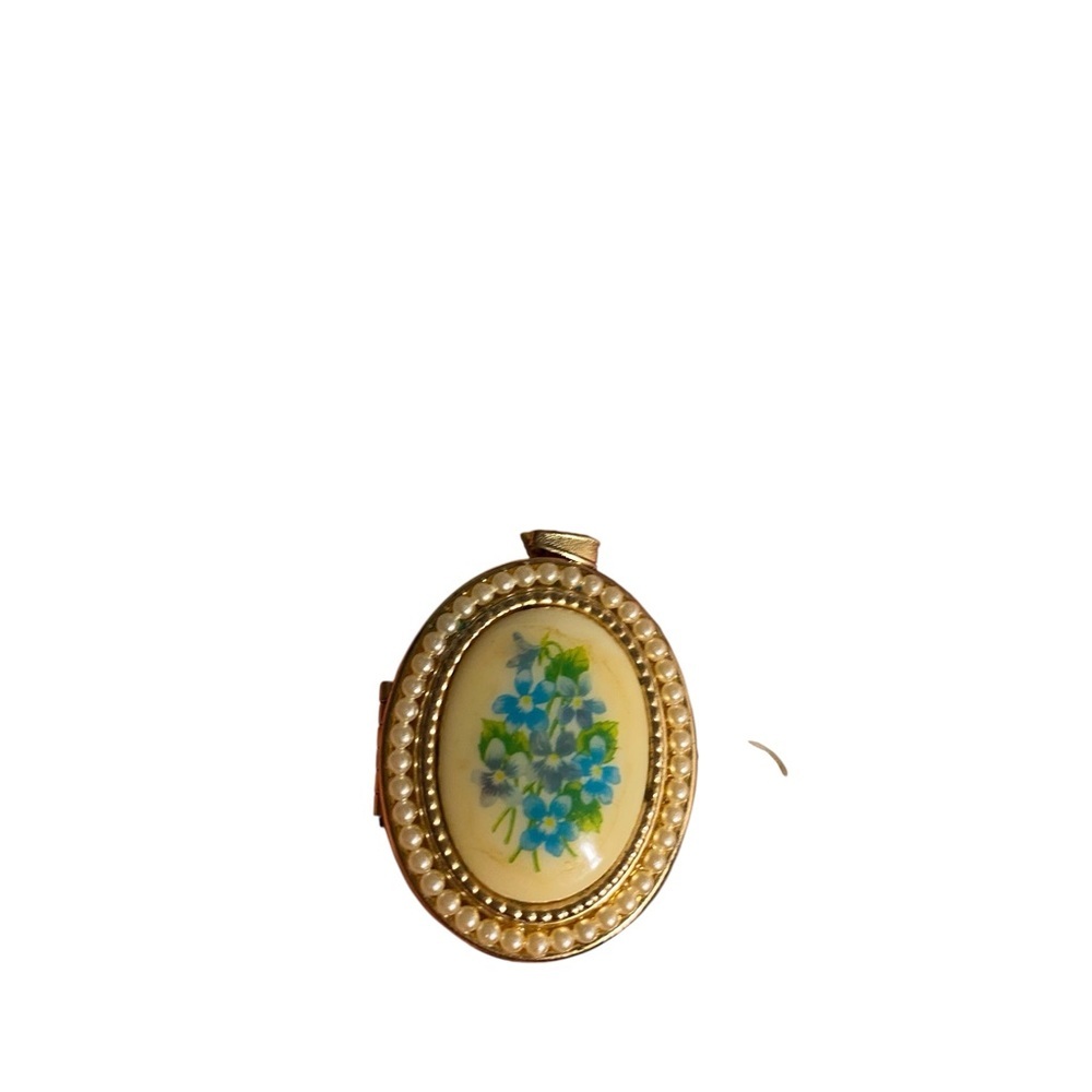 Vintage Avon Blue & White Floral Locket Pearl Trim Gold cottagecore grandmacore - Picture 5 of 6